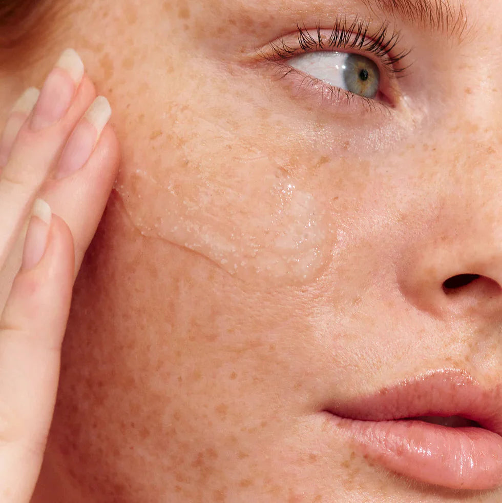 Wat is het verschil tussen een exfoliant, peeling en scrub?